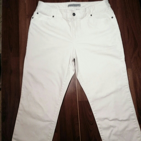 CHICO'S PLATINUM JEANS NWOT - Picture 3 of 6